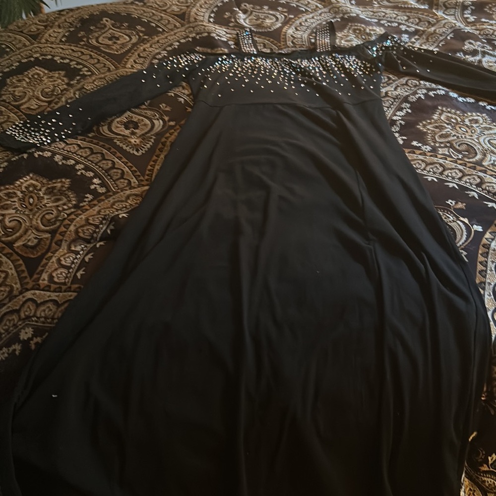Elegant Black Off The Shoulder Dress - Picture 6 of 6